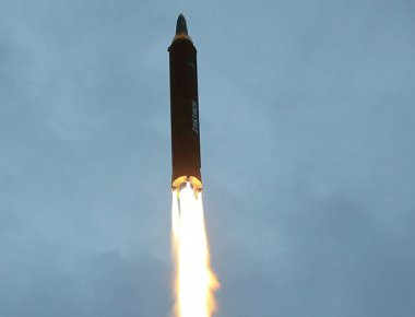 Βίντεο: Η εκτόξευση του βορειοκορεατικού πυραύλου - «Αν γίνει πόλεμος η Νότια Κορέα θα γίνει έρημος» λένε οι Ρώσοι